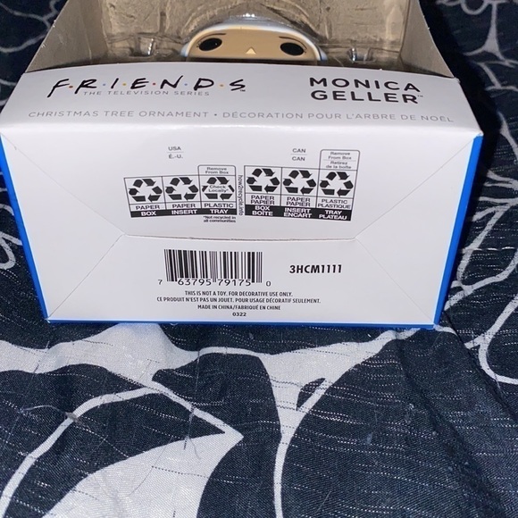 Hallmark 2022 Funko Pop Friends Monica Geller Exclusive Christmas Ornament 🎄 - Picture 5 of 6